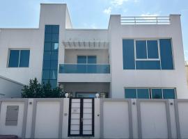 Centerpoint Duplex Villa, guest house in Dubai