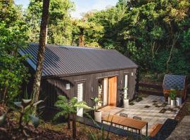 Urban oasis with sauna, villa in Wellington