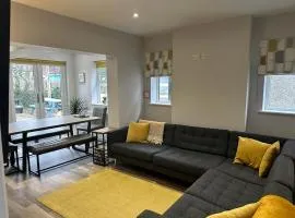 Homely house, foot of Snowdonia with private parking
