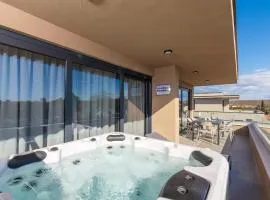 Quercus Village Penthouse with jacuzzi