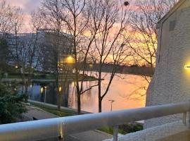 The Lake House rooms - 20 min to Paris by metro, beach hotel in Créteil