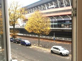 1 Fitzhamon Embankment APARTMENTS opposite Principality Stadium - free parking nearby - LONG STAY OFFER - newly redecorated March 2024, hotel a 4 stelle a Cardiff