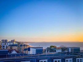 Beach Penthouse Apartment Bournemouth, pet-friendly hotel in Bournemouth