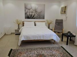 شقة هادئة بمساحة كبيرة بحي التنعيم بمكة المكرمة غرفة نوم واحدة فقط, hotel ieftin din Murshidīyah