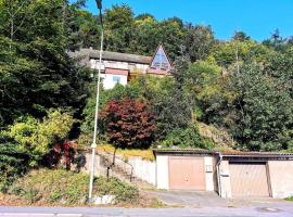 Haushälfte mit Jakuzzi in Frankenberg: Frankenberg şehrinde bir otel