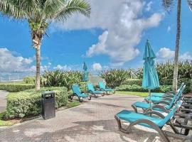 Oceanview 2 bdrm Beachfront Condo Hollywood FL, hotel med parkering i Hollywood