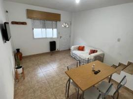 Casa 4 ambientes en Lanus Centro con patio, budgethotel i Gerli