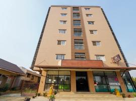 RoomQuest SPS Hotel and Residence, apartamento em Ban Bang Khan