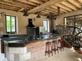 Authentique moulin à eau du ⅫⅠe siècle, ξενοδοχείο σε La Vernelle