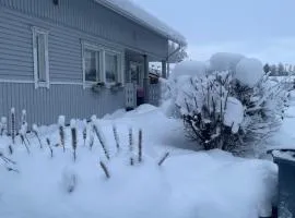 Cozy home near ski centre and golf course, room upstairs