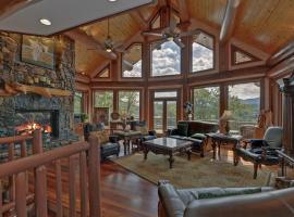 Stonecrest Lodge Lake Front Home with private boat dock, casa vacanze a Hiawassee