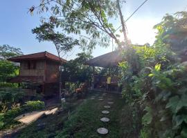 Villa Mang Oyan, hotel with parking in Purwakarta