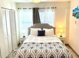(B) Casa Azul. Minutes from the Beach & Mall