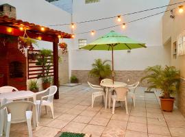 Casa praia do Forte atrás da feirinha, ξενοδοχείο σε Κάμπο Φρίο