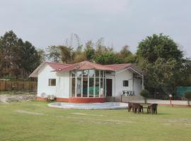 RAHA FARM, hotel em Noida