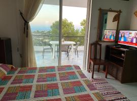 Completely self-contained rental, Aegina, hotel v destinaci Vathí