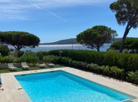 Villa Kate, Villa moderne, 5 ch. accès privé à la plage, hotel in Grimaud