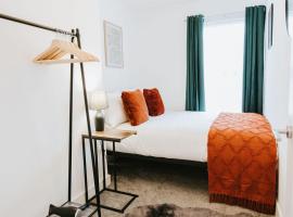 Town Center Retreat Stylish 3 Bed Accommodation, maison de vacances à St Helens