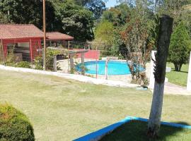 Chácara, 3 suítes, piscina, lago, wi-fi 250 mbps, casa rústica em Guarulhos