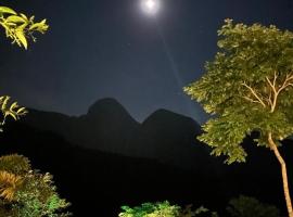 O Chalé mais bucólico de Araras. Vista linda, hotel en Petrópolis