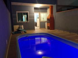 casa na praia com piscina، فندق في بالنياريو برايا دو ليشتي
