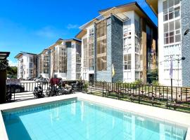 NEW Fully Furnished 2-Bedroom Condo with pool, Wi-Fi ready, near Mactan Airport, apartment in Lapu Lapu City