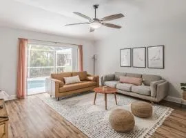 11 Mins to Beach - 3BR w Private Pool + Grill