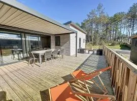 Chalet de Standing 6 Pers. à Jullouville - Piscine Chauffée, Plage à Proximité, Wi-Fi Inclus - FR-1-361-536