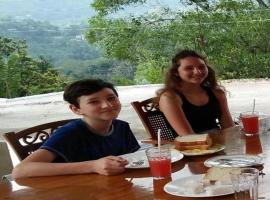 Mountain Top Guest, B&B in Bandarawela