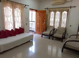 Suburbs Holiday Home, cottage di Dabolim