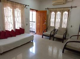 Suburbs Holiday Home, hotel em Dabolim