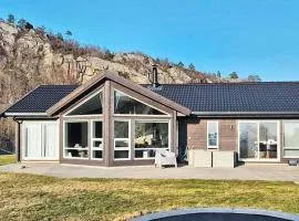 10 person holiday home in Lindesnes