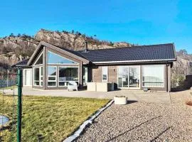 10 person holiday home in Lindesnes