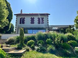 Les Palissières - Chambres d'Hôtes, hotel u gradu Mortagne-sur-Gironde