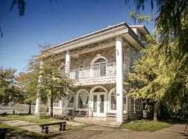 Alps Garden B&B, hotel a Wujie
