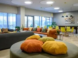 فندق Sadot Hotel Ben Gurion Airport - an Atlas البوتيكي