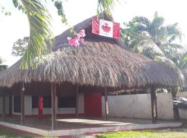 Canadian House Mucura, hostel in Isla Palma