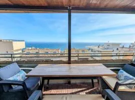 Modern penthouse apartment – 1 min from the beach