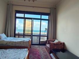 Private Room With Sea View only Men allowed وحدات خاصة أمام البحر للرجال 仅限男士 女士不允许, hotel in Alexandria