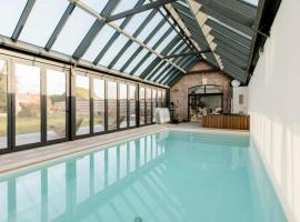 Écurie Les Tourelles - Piscine intérieure & spa, hotel a Gainneville