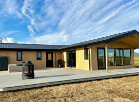 Beautiful house by the Golden Circle, Ferienhaus in Laugarvatn