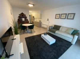 Gezellig modern appartement met optie garagebox en in de buurt van strand, winkels en restaurants, Hotel in Ostende