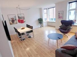 Charming Apartment On Pedestrian Street Randers, hotelli kohteessa Randers