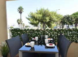 AU PORT - BRAND NEW flat w 1 bedroom, balcony, parking, AC, hotel di Antibes