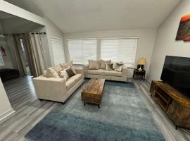 3 Bedroom Entire Home - Centrally located in Katy, Texas, cabaña o casa de campo en Katy