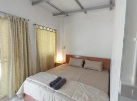 AiOonHomestay, cabaña o casa de campo en Ban Bang Bao