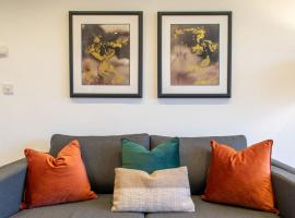 The Lodge Manchester Airport Free parking Wi-Fi, hotel i Wythenshawe