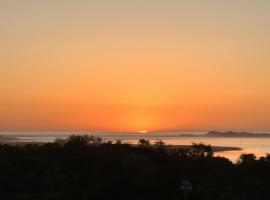 Seaway Sunsets Relax & Enjoy the calmness with Lagoon & Sea views, Unterkunft zur Selbstverpflegung in Fisherhaven