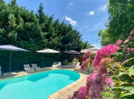 Ô Clair de Lune Chambres d'hôtes climatisées à Sarlat - parking privé - piscine chauffée - espace bien-être Jacuzzi et massages, hotel u gradu 'Sarlat-la-Canéda'