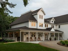 The Oakwood Inn, bed & breakfast σε Okoboji
